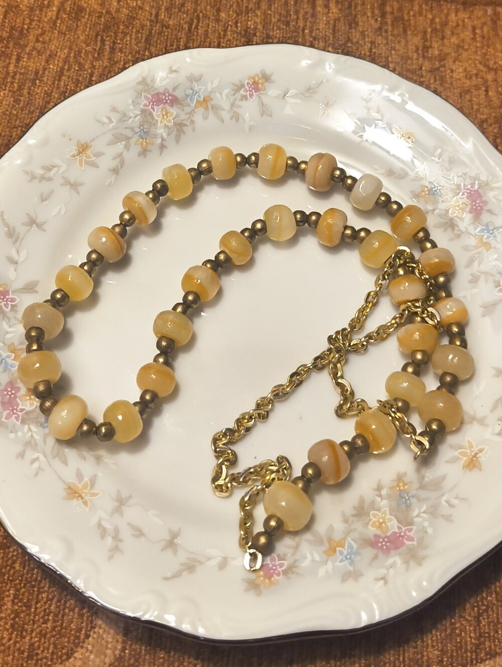 Vtg STUNNING STATEMENT NECKLACE, GENUINE ALABASTER Non Magnetic Gold Brass